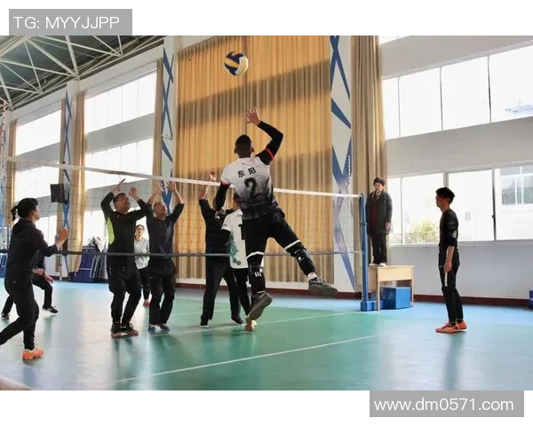 杨芳独家分享排球心得与技巧助你提升球技的秘诀与经验 杨芳独家分享排球心得与技巧助你提升球技的秘诀与经验